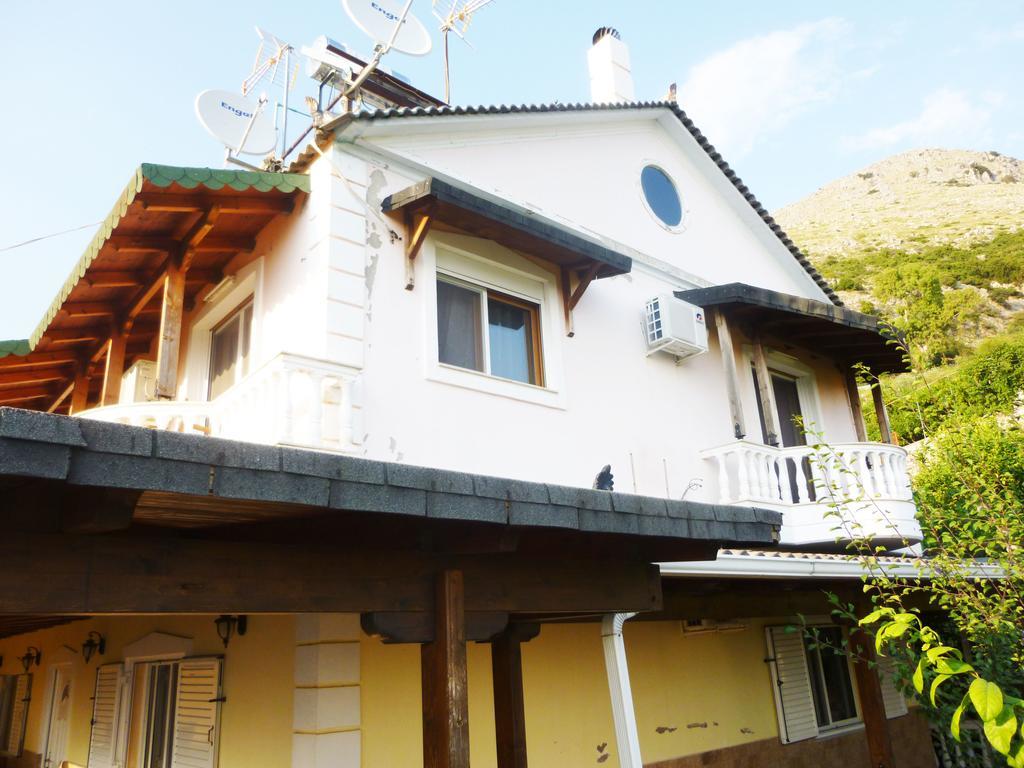 Vila Altini Borsh Luaran gambar