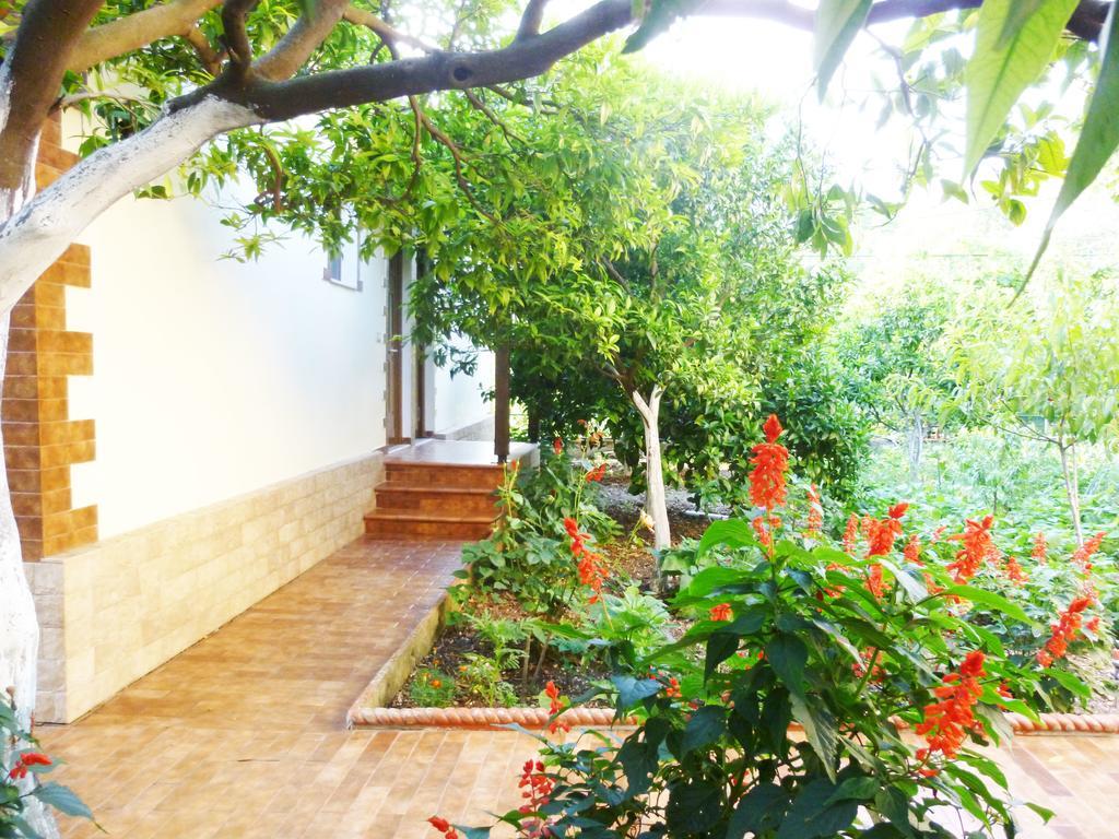 Vila Altini Borsh Luaran gambar